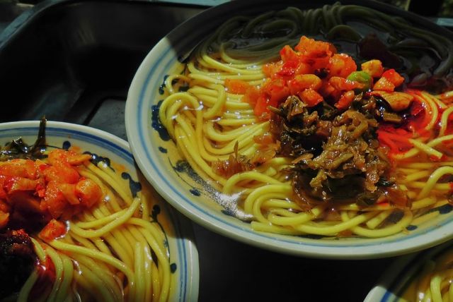爬山同素齋麵愛好者狂喜！景德鎮冷水尖林間神仙麵館藏唔住啦