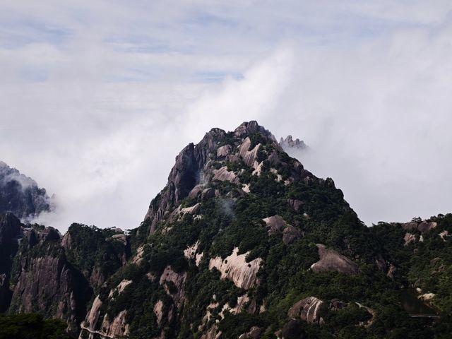 黃山「避雨」實錄：暴雨預警下的驚喜晴日與雲海奇觀