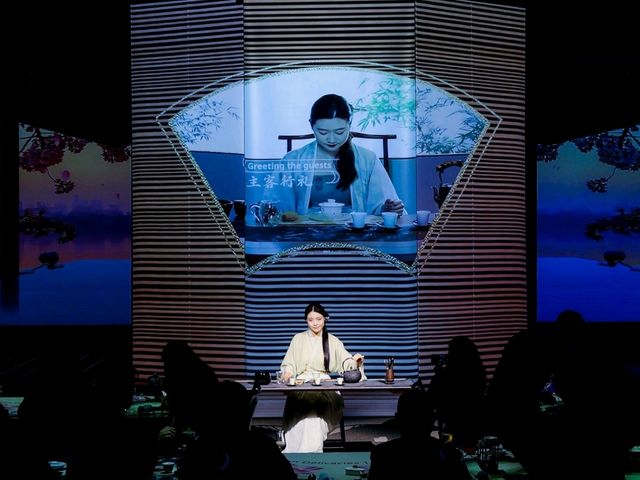 Shanghai is living in the future! I didn’t just have dinner on the Bund… I ATE a movie. 🎬