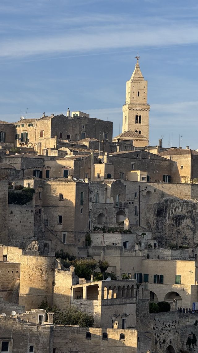 為期十六天嘅意大利之旅圓滿結束，我哋樂意為今次旅程以及我哋嘅導遊兼領隊小陸，給予五星滿分嘅評價！
