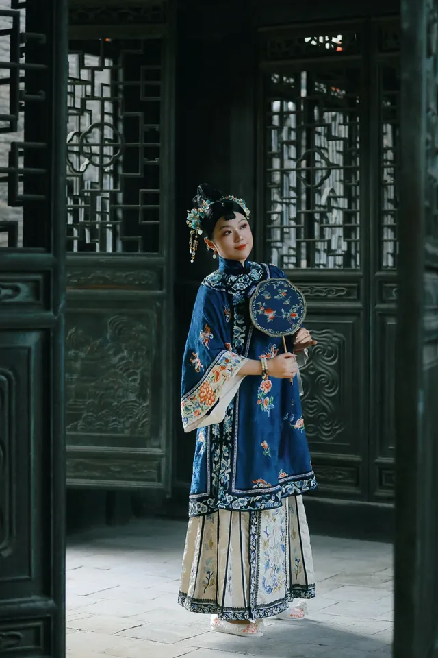 補一個晉商少奶奶in太原古縣城