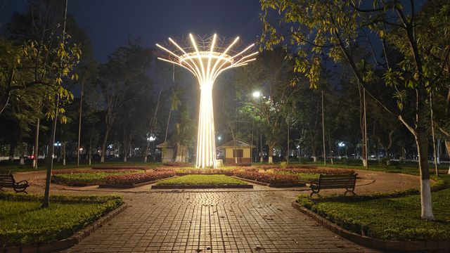 附近轉了一圈,大馬路公園等形象工程和街道各有各的特別 附近轉了一圈,大馬路公園等形象工程和街道各有各的特別
