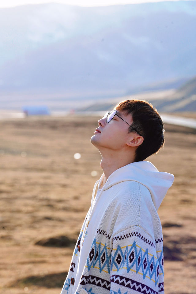 日照金山，雪山彩林，我在川西的油畫世界拍大片！