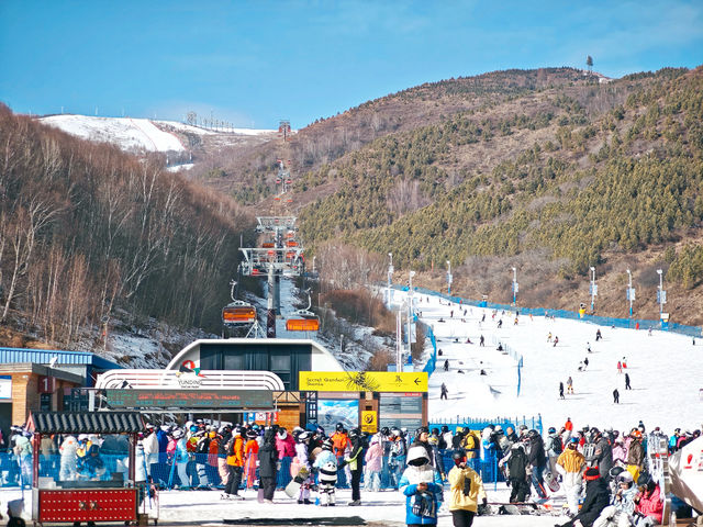 崇禮滑雪在雲頂,滑進滑出還看到了蘇翊鳴谷愛凌 滑雪度假的終極幸福是不用扛板暴走、不用趕接駁車,下 崇禮滑雪在雲頂,滑進滑出還看到了蘇翊鳴谷愛凌 滑雪度假的終極幸福是不用扛板暴走、不用趕接駁車,下