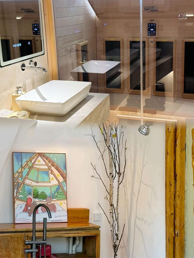 漠河這家帶天窗的民宿，藏在大興安嶺裡，體驗感直接香麻了～