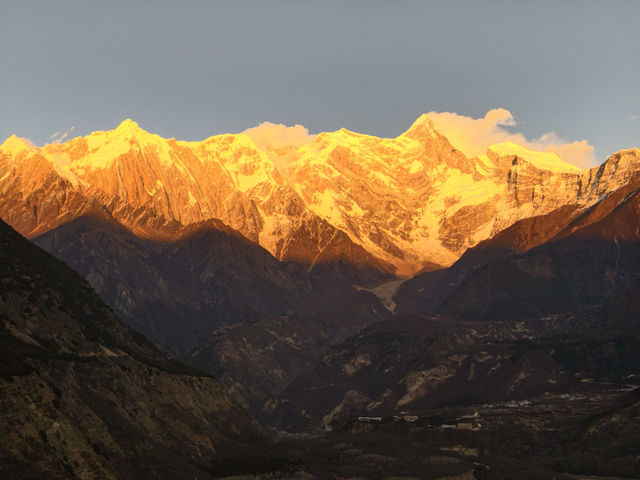 南迦巴瓦峰日照金山 南迦巴瓦峰日照金山