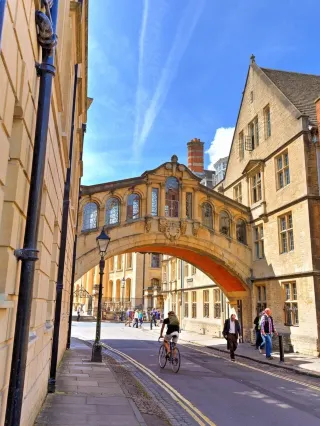 A must for traveling with kids! Customized tours in the UK, easy and hassle-free for moms