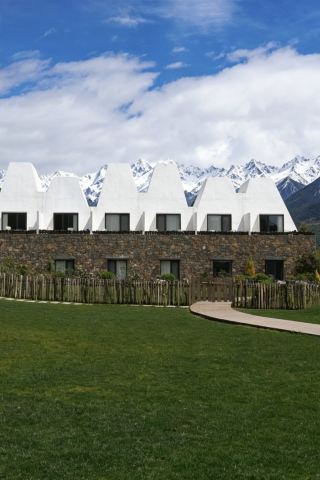 Ritzman · Healing Resort at the Foot of the Snowy Mountains