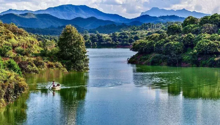 Off-the-beaten-path summer getaways in Wuhua, Guangdong! Escape the heat, find relaxation, and avoid crowds.