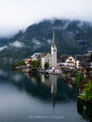 Before the tour group arrived, I saw Hallstatt's most beautiful morning.