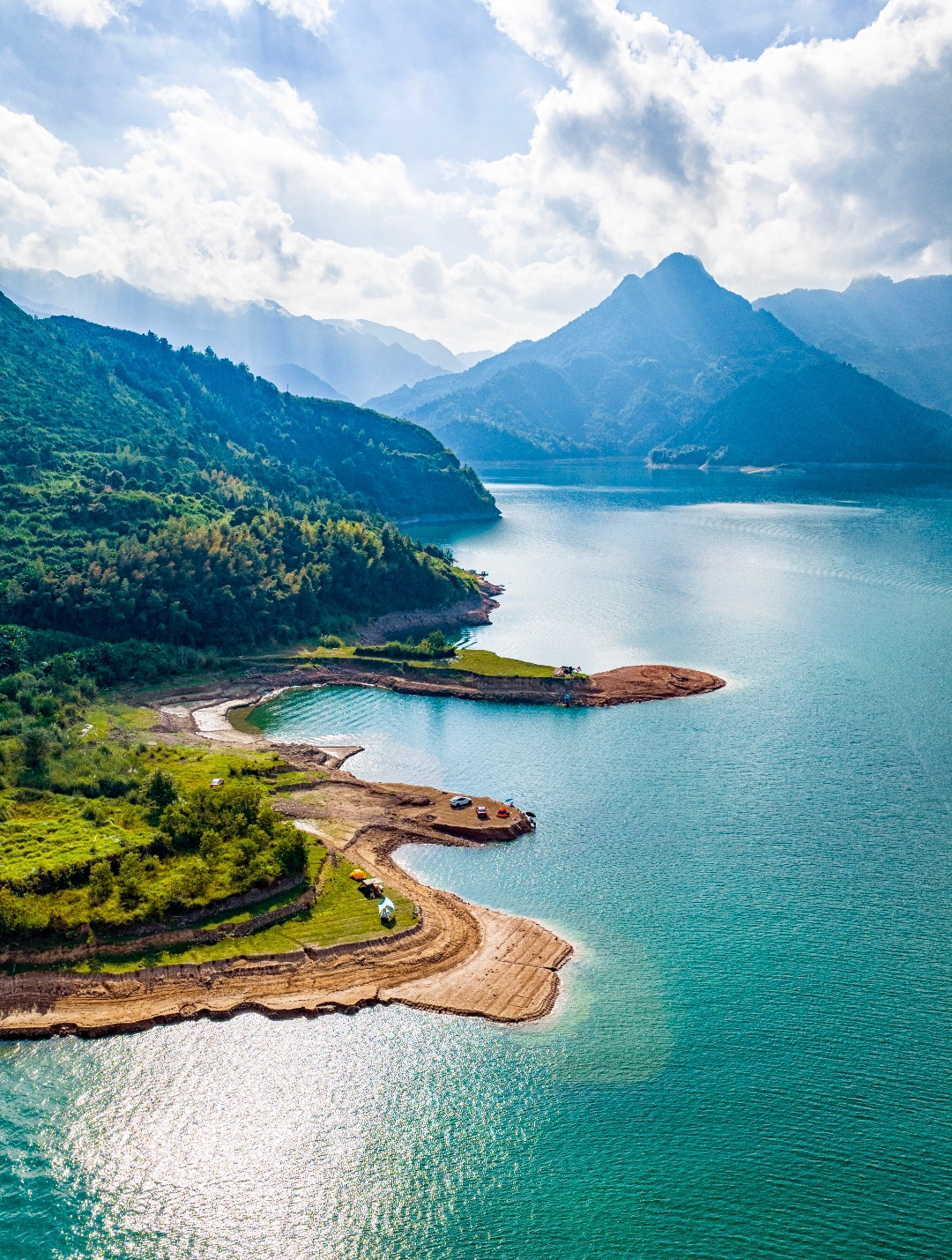 Rivaling the Nordic fjords! Qingtian Qianxia Lake, a quiet, emerald hidden gem with few crowds