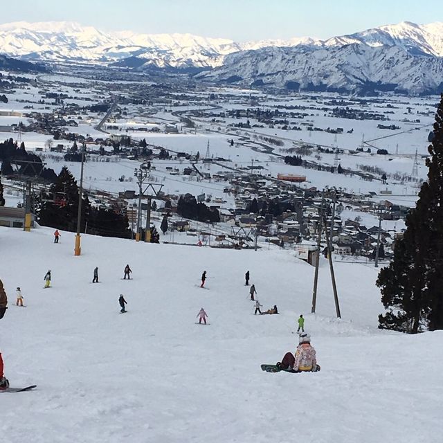 A ski lesson at Yuzawa in Japan 