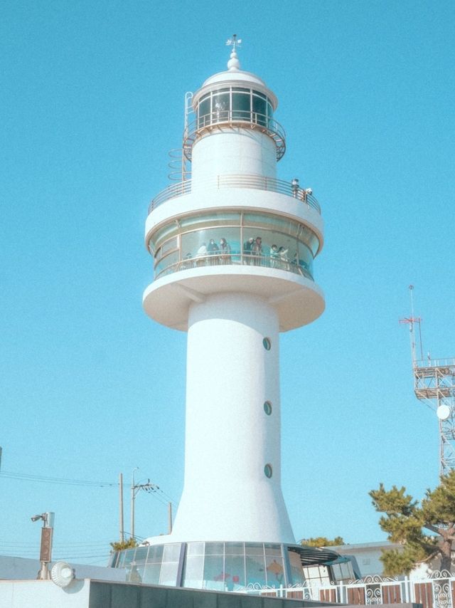 에메랄드 바다를 만날 수 있는 "묵호등대"