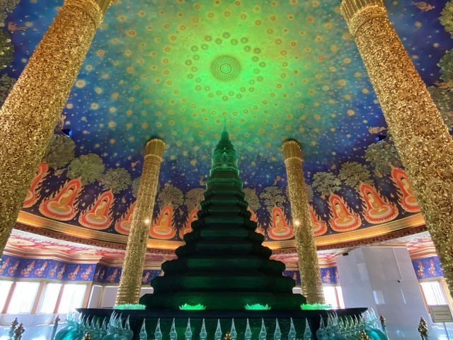 泰國曼谷華麗的「水門寺」