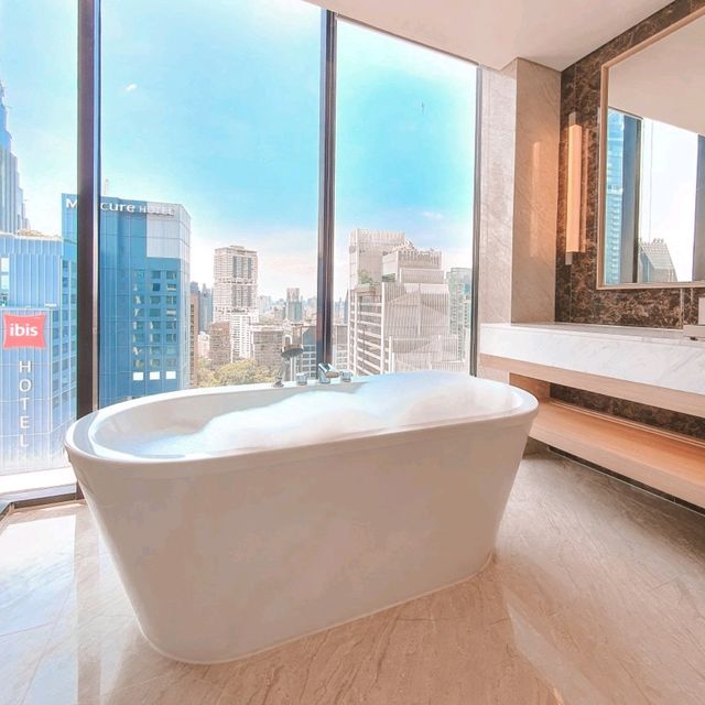 นอนชิลๆ ชมวิวเมืองปังๆ ที่ Skyview Hotel Bangkok