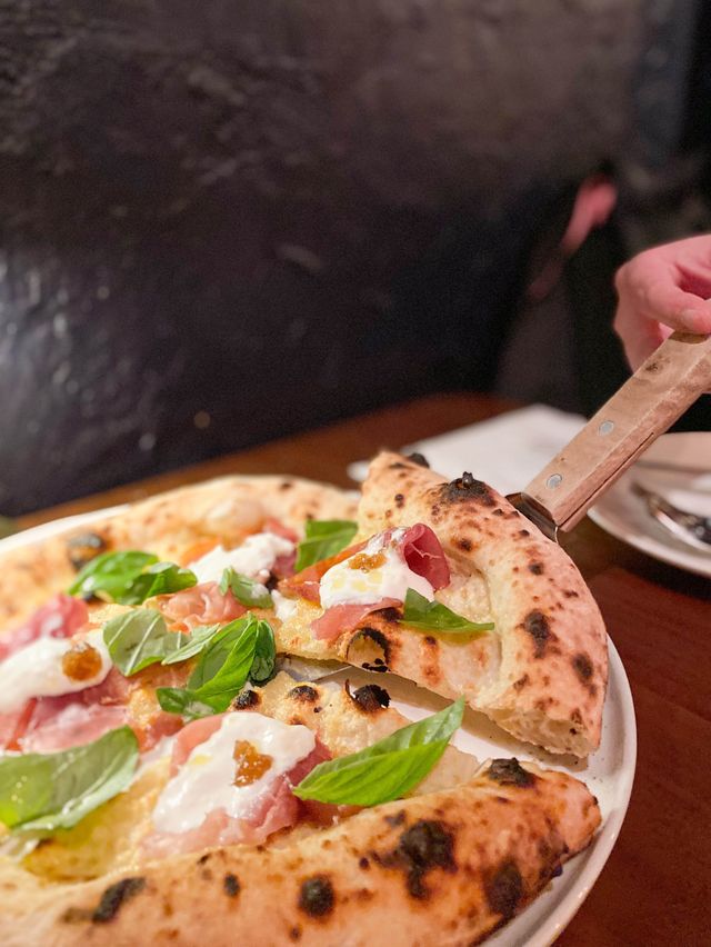 《☝️中環全港No.1!| 正宗炭香拿坡里Pizza🍕》
