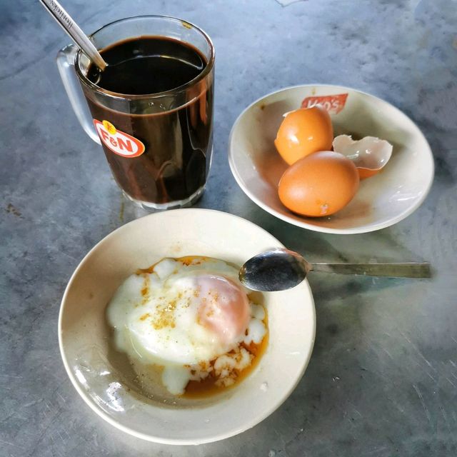 A hidden old-school kopitiam in Muar