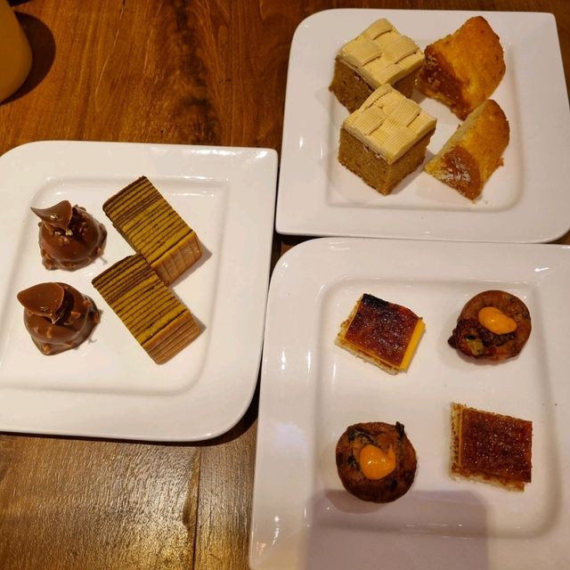 Unusual lounge experience - Amara Singapore