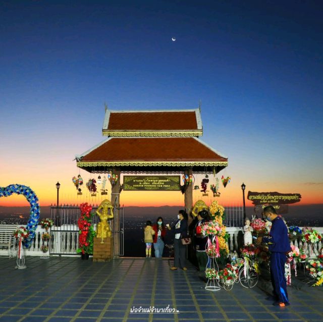 เที่ยวเชียงใหม่ วัดพระธาตุดอยคำ ขอพรหลวงพ่อทันใจ