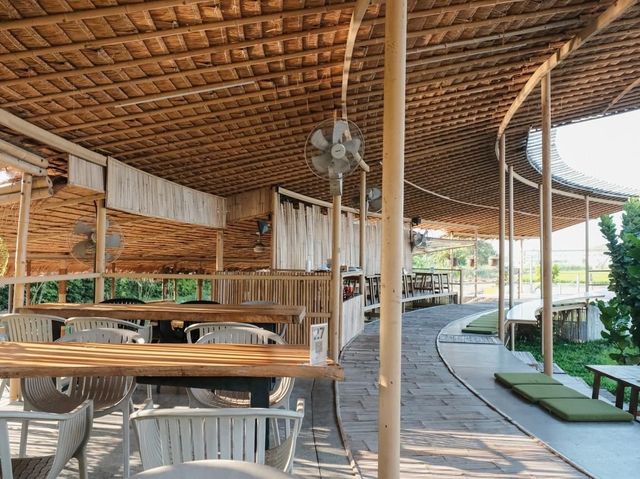 ChataThammachart | คาเฟ่สุดชิลที่มีสไตล์สุดโดดเด่น