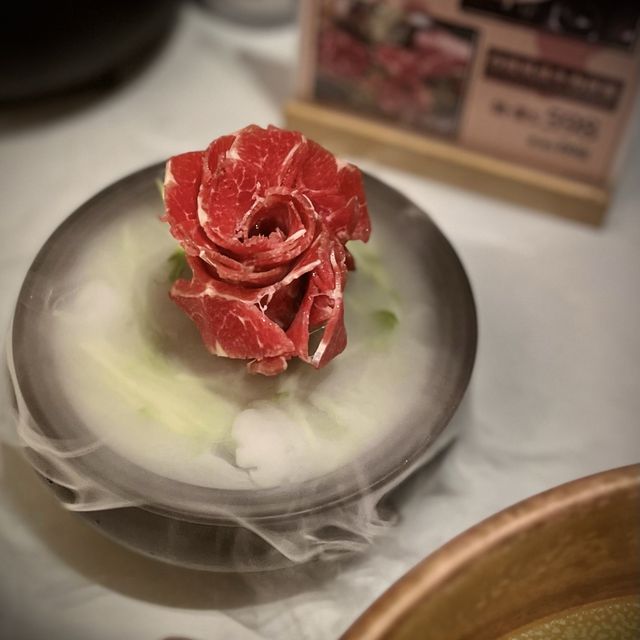 📍香港銅鑼灣｜火鍋隨意門 · 招牌養生花膠雞湯火鍋😋隨意穿梭不同旅遊主題區📷