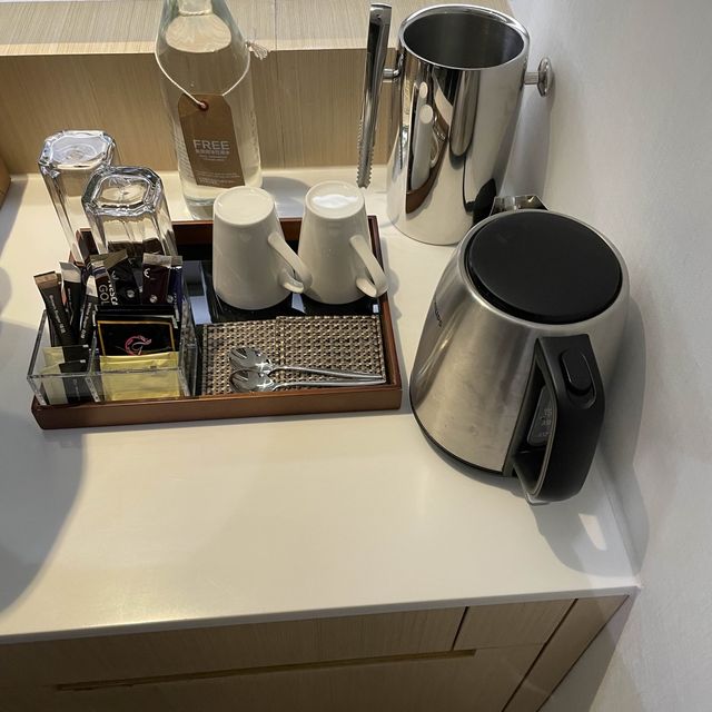 交通方便附近美食又多嘅逸東酒店🏨