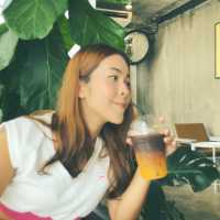 แดดส่อง คาเฟ่ คาเฟ่สายสตรีทของคนจันท์