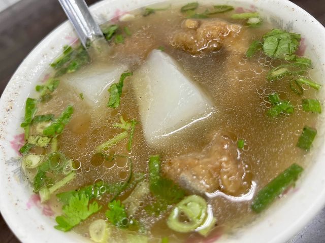 台北西門町小吃推薦｜楊排骨酥，必點滷肉飯及排骨酥湯