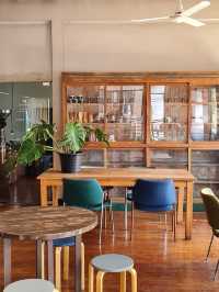Gateway Coffee Roasters วิวถนนท่าแพ