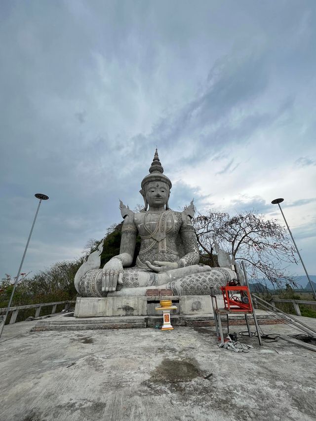 วัดผารังหมีวนาราม (ถ้ำพระนอน)