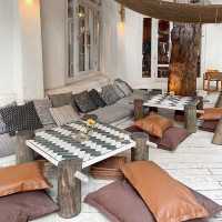 CAVE BEACH CLUB - คาเฟ่สุดชิลริมทะเลพัทยา