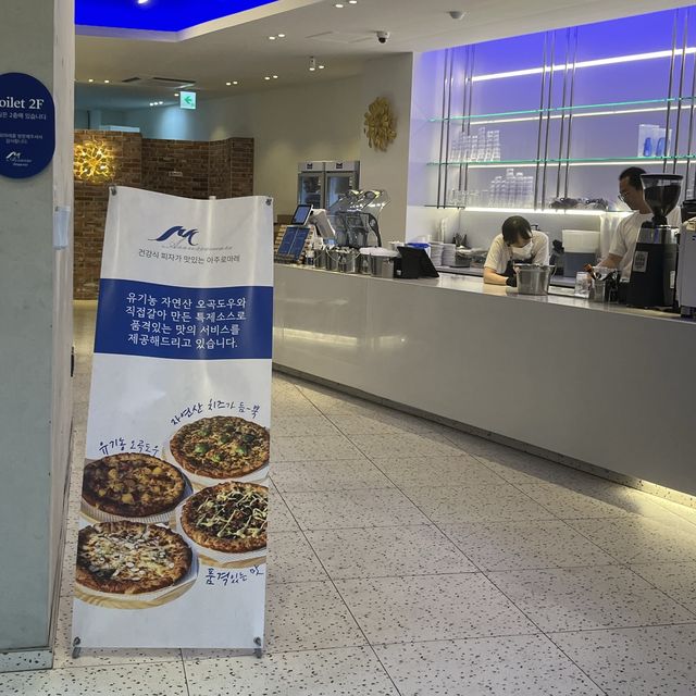 강동 몽돌해변이 보이는 오션뷰카페, 아주로마레