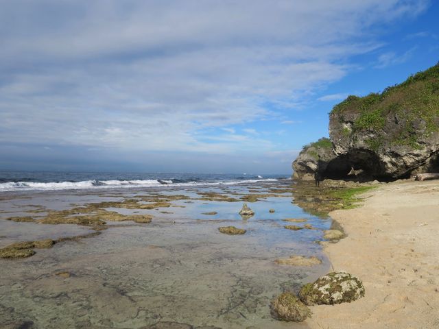 「美人沙灘」天空之鏡💙丨琉球最美海旁踏浪🌊