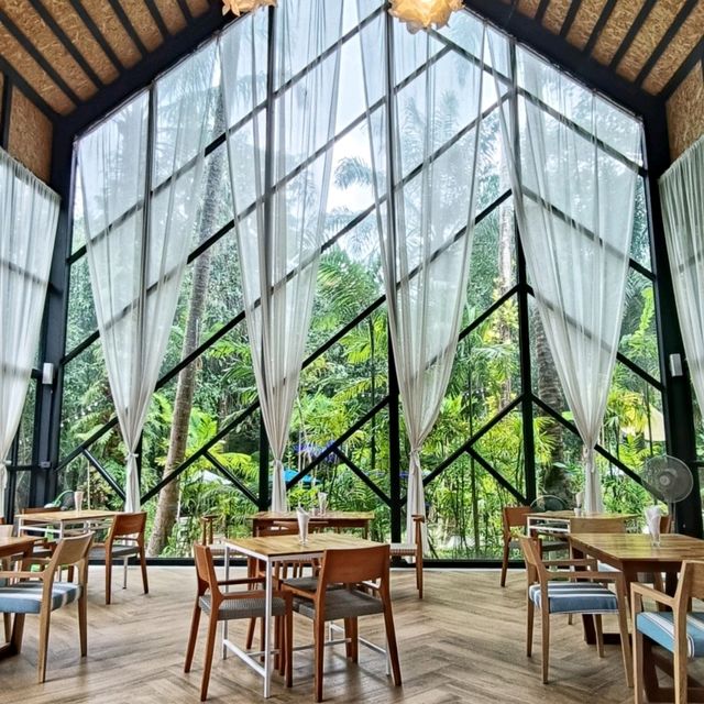 บลูธารา คาเฟ่ แอนด์ เรสเทอรองท์ กระบี่