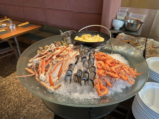 下午自助餐好抵食有長腳蟹同生蠔