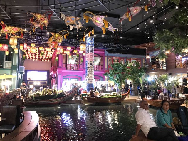 Floating Market in the mall - Icon Siam 🛕