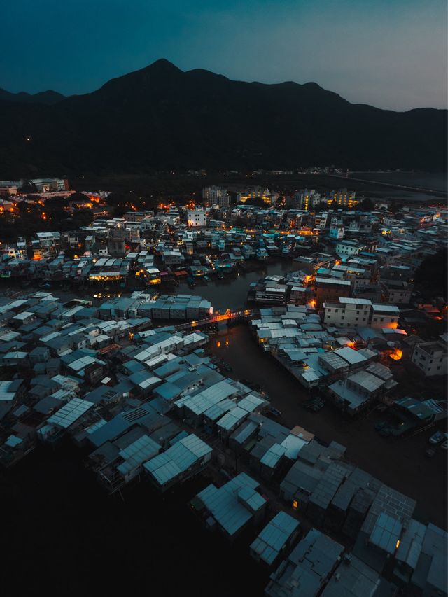 Explore the scenic fishing village of Tai O in Hong Kong! 📷