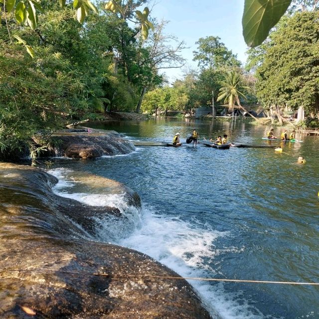 เล่นน้ำตกเย็นๆ ที่มวกเหล็ก สระบุรี