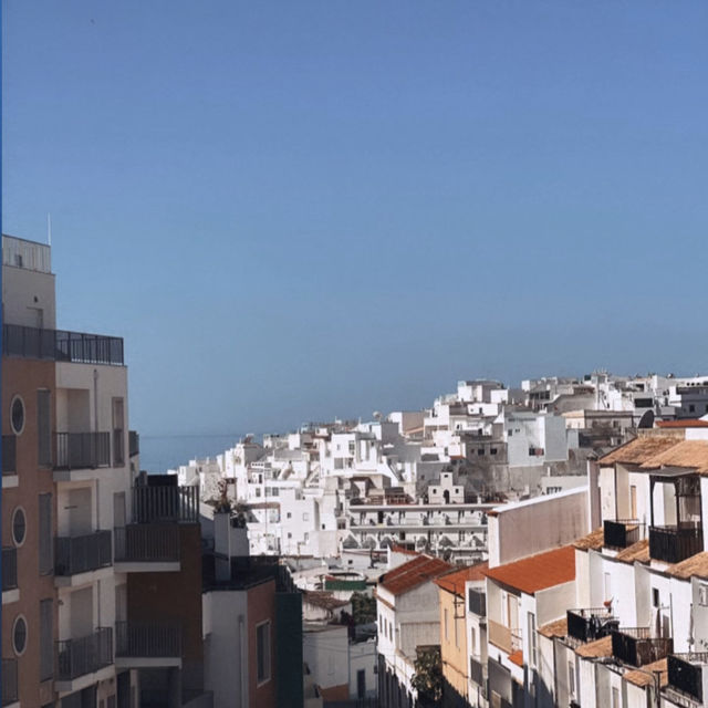 Enjoy the summer heat in Algarve, Portugal 