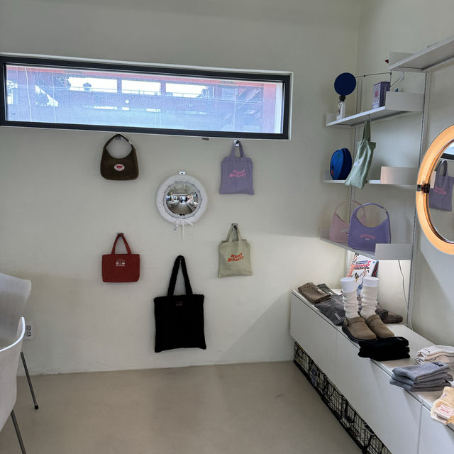 カフェみたいな靴下屋さん♡
