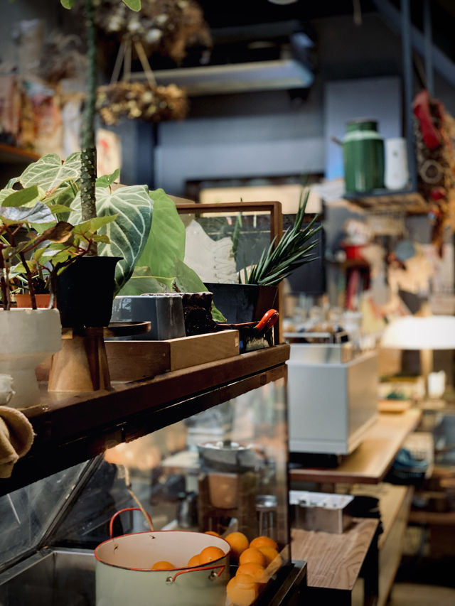 Cafe Review: Flowers in the Window, JB