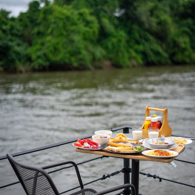 The Tryst River Kwai ที่พักริมแม่น้ำแคว