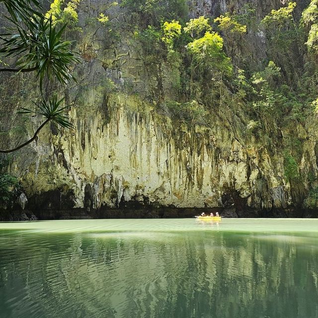 พายเรือที่เกาะห้อง