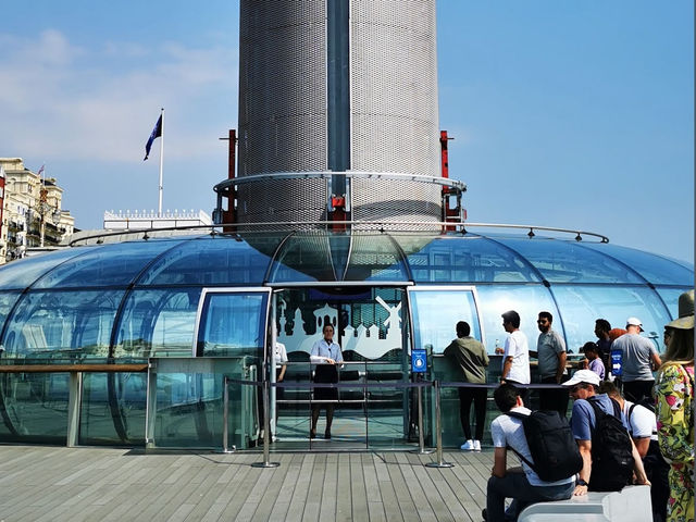 Experiencing 😇 the craze ♥️ for heights to new levels at the Brighton i360! 🎡✨