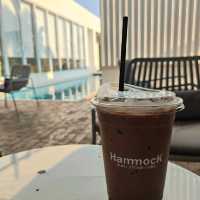 HAMMOCK เช้ามาคาเฟ่ ค่ำๆเท่ห์เป็นบาร์