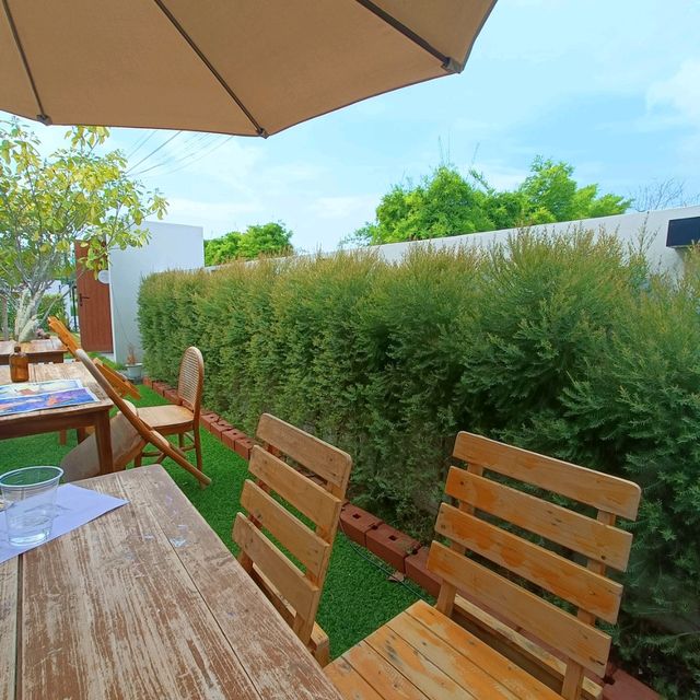 Magaret choose café at Buriram 