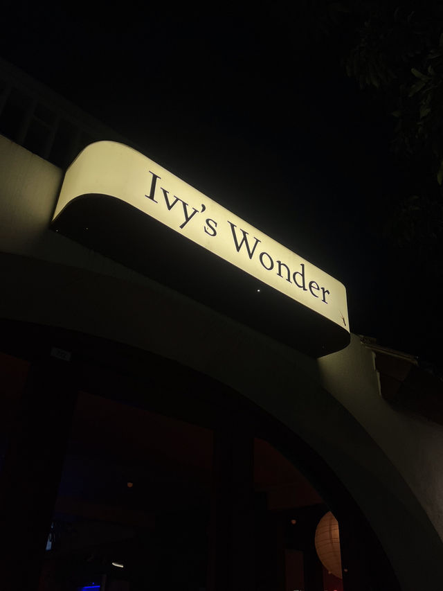 Ivy’s Wonder Wine Bar 🍷👭