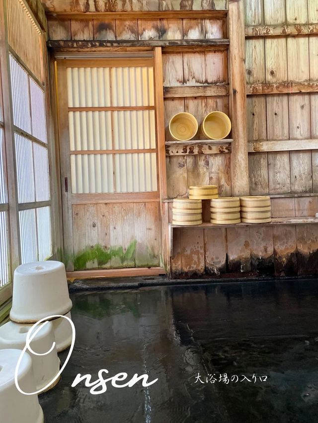 【山形】築300年の湯船を楽しめる♨️白布温泉 湯滝の宿 西屋の内風呂