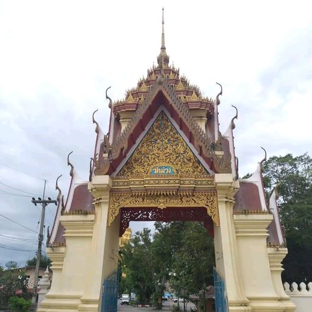 สักการะพระใหญ่ วัดม่วง