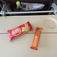 6時間飛行の中、食べすぎ問題✈︎